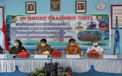 REVITALISASI KOMPETENSI GURU SMA NEGERI 1 SIGI DALAM PENYUSUNAN PERANGKAT PENILAIAN/ASESMEN KISI-KISI SOAL, KARTU SOAL, DAN TELAAH SOAL MELALUI KEGIATAN IN HOUSE TRAINING (IHT)