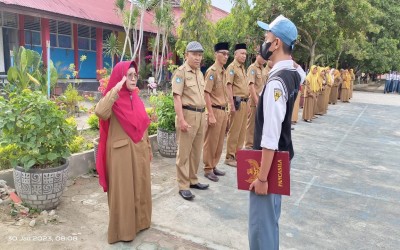 SMAN 1 Sigi Gelar Pelepasan Guru Purnabakti